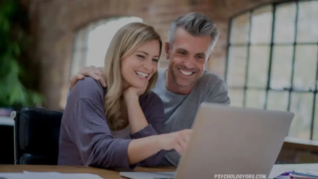 10 Signs A Married Woman Wants To Sleep With You 2 Signs A Married Woman Wants To Sleep With You